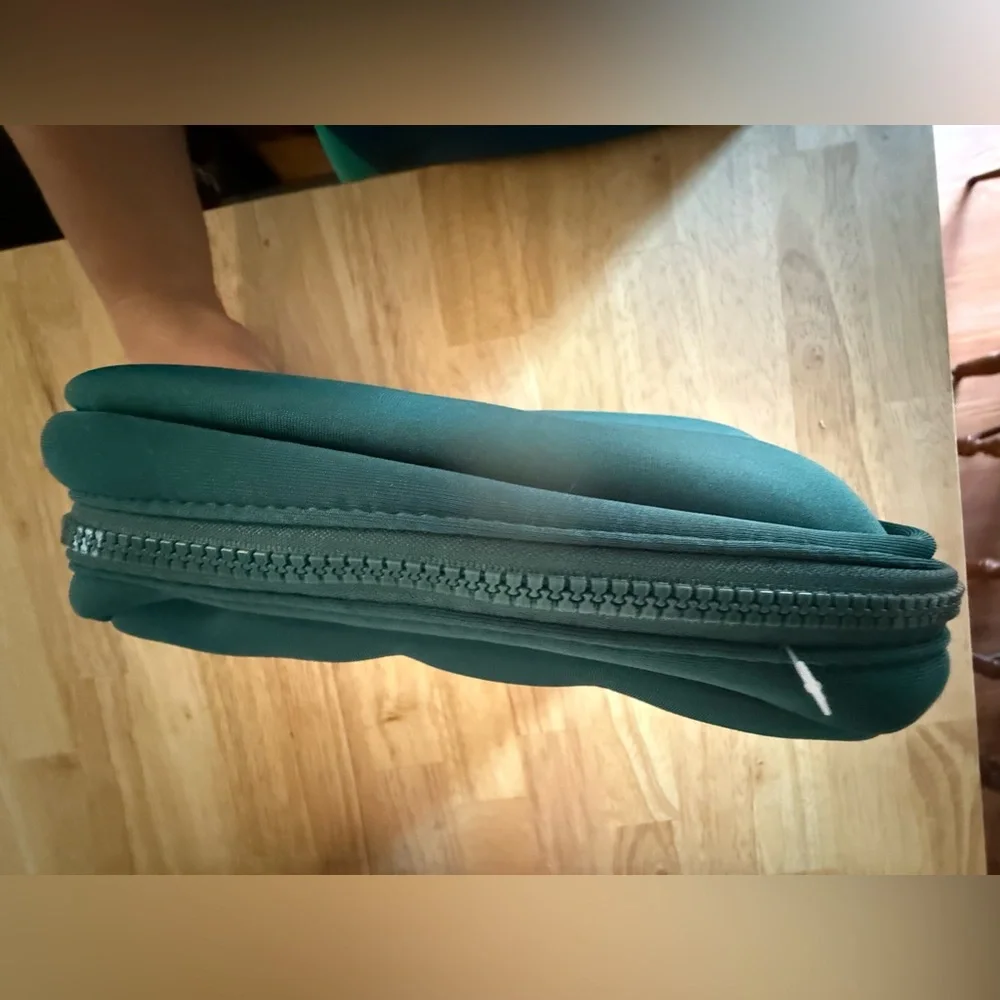 ❤️ 3/$25 Sephora Green Cosmetics Bag